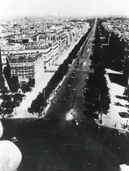 Saksalaiset joukot kulkueessa Champs Elysees -kadulla, Pariisissa, 14. kesäkuuta 1940