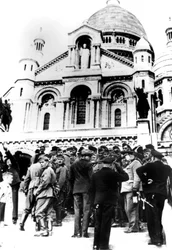 Saksalaiset sotilaat Sacre Coeurin ulkopuolella, Montmartre, Pariisi, 10. lokakuuta 1940