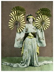 Tyttö esiintymässä fanitanssia, Japani, 1904