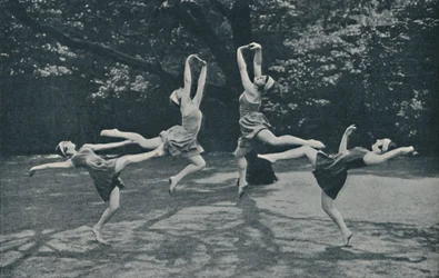 Grace ja animaatio uudessa klassisessa ja venäläisessä tanssissa, c1935