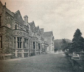 Grizedale Hall, Lancashire: Etelärintama ja terassi, vuodelta 1911.