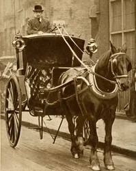 Hansom-taksi, c1910, 1935.