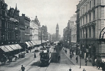 High Street, Belfast, jossa näkyy Albert Memorial kaukaa, 1917