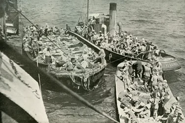 Kuinka haavoittuneet kuljetettiin sairaalalaivoille, 1919.