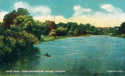 Hyde Park Serpentine Bridgeltä, Lontoo, vuodelta 1910.