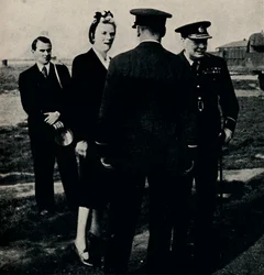 Tarkastetaan R.A.F. Perustettu, 1940-luku, 1945.