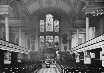 Pyhän Jaakobin kirkon sisätilat, Piccadilly, 1903