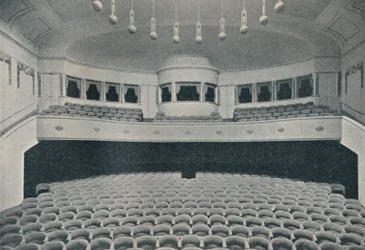 Uuden Kino-teatterin sisustus Berliinin West Endissä, vuodelta 1913