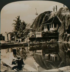 Isuruminiya, muinainen ja viehättävä kalliotemppeli Ceylonin sydämessä, 1907