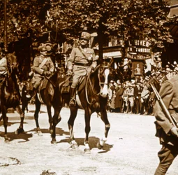 Italialaiset upseerit voittoparaatissa 1918