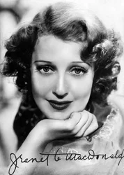 Jeanette MacDonald 1903-1965, yhdysvaltalainen laulaja ja näyttelijä, 1930-1940