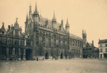 Oikeuspalatsi, Raatihuone ja Pyhän veren kappeli, n. 1910