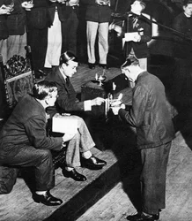 Kuningas Edward VIII TOC H:n muistolamppujen suojelijana, Westminster, 1936