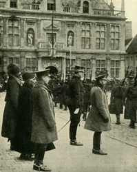 Kuningas Yrjö V Furnesissa, Belgiassa, ensimmäinen maailmansota, 4. joulukuuta 1914, 1920.