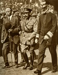 Kuningas Yrjö V osallistuu baseball-otteluun Stamford Bridgellä Lontoossa vuonna 1935.