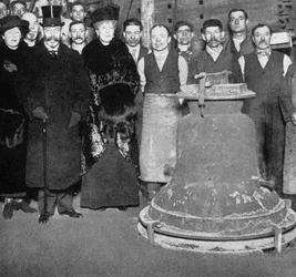 Kuningas George Westminster Abbeyn voittokellolla, 1910-1920 1936