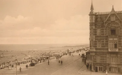La Digue et la Plage, Promenade and the Beach, c1900.