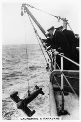 Paravaanan laukaisu taistelulaivasta HMS Rodney, 1937