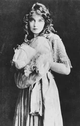 Lillian Gish 1896-1993, yhdysvaltalainen näyttelijä ja näyttelijä, 1912