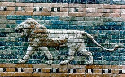 Leijonapassantti pyhän tien muurista Ishtarin portille, Babylon Irak, n. 575 eaa.