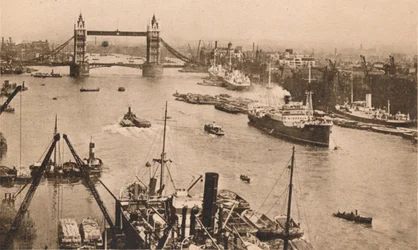 Lontoo - Tower Bridge and the Pool, 1910