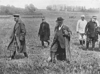 Lord Kitchenerin vierailu edessä: Lord Kitcheneer, M. Millerand ja kenraali Joffre lähtevät jälkeen