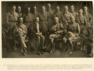 Lord Roberts ja Sir Alfred Milner henkilökohtaisten esikuntien kanssa, 1900, 1901.