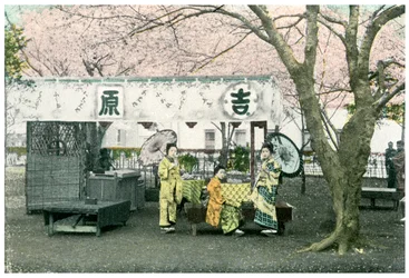 Lounaspöytä julkisessa puistossa, Japani, 1904
