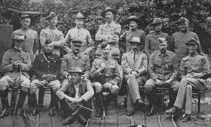Kenraalimajuri Baden-Powell ja päämiehet, jotka auttoivat häntä puolustamaan Mafekingia, 1900.