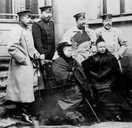 Kuninkaallisen perheen jäsenet Coburgissa, Saksassa, huhtikuussa 1894 1964