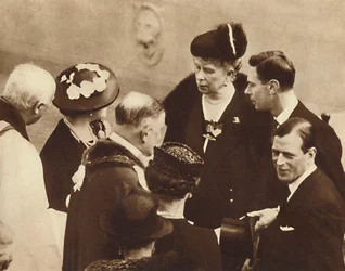 Hänen isänsä muistomerkki paljastettiin Windsorin linnassa 23. huhtikuuta 1937