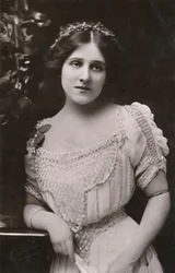 Neiti Edna May, 1878-1948, c1930.