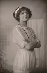 Neiti Lily Elsie, 1886-1962, Liisa dollarin prinsessassa, vuodelta 1930.