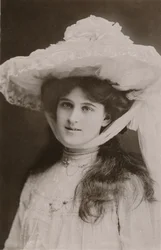 Neiti Zena Dare, 1887-1975, c1930.
