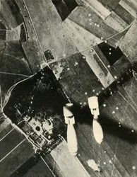 Lisää brittiläisiä pommeja vihollisen hallussa olevalla lentopaikalla, 1939-1940, 1941.