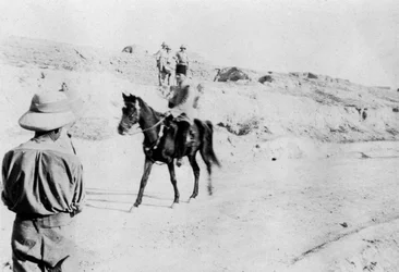 Turkkilainen upseeri lähtee Mosulista Mesopotamiaan, ensimmäinen maailmansota, 1918