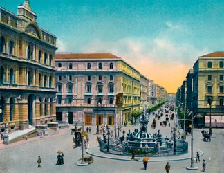 Napoli - Piazza Borsa Con Fountana Medina, Neptunuksen suihkulähde, c1900.