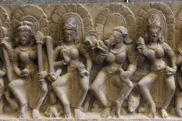 Intian kansallismuseo, Delhi. Saptamatrikat (seitsemän jumalallista äitiä). Pratihara