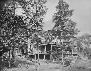 Vanha hirsimökki, Lake Placid, Adirondacks, New York, 1897.
