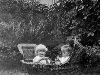 Vuoden ikäinen, 1915