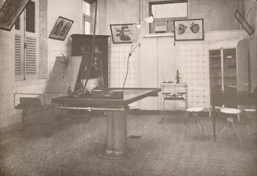 Lääkäri-oikeudellisen palvelun leikkaussali, 1914