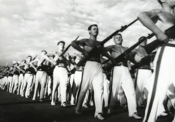 Nuorten kommunistien paraati, Moskova, Neuvostoliitto, 1930-luku