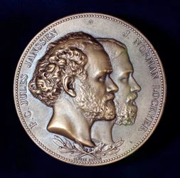 Pierre Janssen ja Joseph Norman Lockyer, ranskalaiset ja englantilaiset tähtitieteilijät, 1868