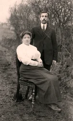 Parin muotokuva ulkona, 1900-luvun alku