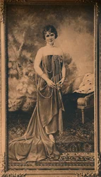 Naisen muotokuva Kuuban suurlähetystössä Brysselissä, Belgiassa, 1927.