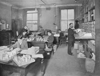 Julkaisujen valmistelu lehdistöä varten, Patenttivirasto, Lontoo, c1903 1903