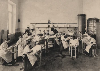 Smolnyn jaloneitojen instituutin oppilaat maalaustunnilla, 1889