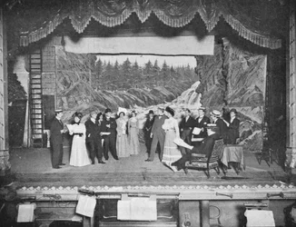 Harjoittelee näytelmää tavallisessa asussa, Lontoo, c1901 1901