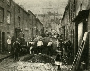 Tulvan aiheuttaman roskat poistaminen St. Ivesistä, 1901.