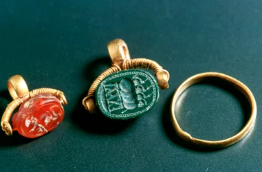 Sormukset kirjoituksella, korut, Tunisia, 3.-4. vuosisata